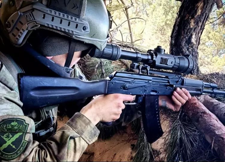 Vào ngày 16/11, tuyến phòng thủ của Ukraine ở phía bắc đã bị quân Nga chọc thủng. Trong những ngày tiếp theo, quân Nga đã đạt được tiến bộ khi tiếp tục củng cố các vị trí đã chiếm được, bao gồm cả việc đột phá tuyến hành lang trong đội hình phòng ngự của Ukraine.