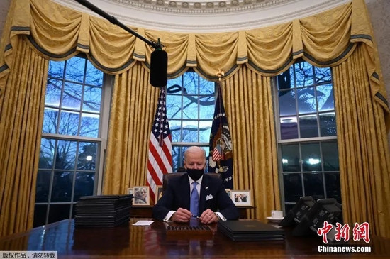Cùng ngày, Tổng thống Mỹ Biden đã có bài phát biểu trước công chúng về tình hình Nga và Ukraine hiện nay, đồng thời cho biết sẽ nỗ lực giải quyết vấn đề thông qua các con đường ngoại giao để tránh xung đột. 