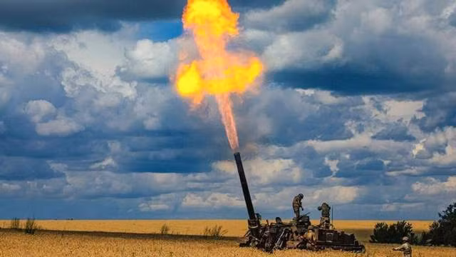 Mặc dù chỉ tiến được vài chục mét mỗi ngày, nhưng quân Nga đã sử dụng pháo hạng nặng để phá hủy các công sự của quân đội Ukraine. Như vậy, Quân đội Nga cuối cùng đã tìm thấy một đột phá nhỏ, trong phòng tuyến phòng thủ Avdeevka-Marinka. 