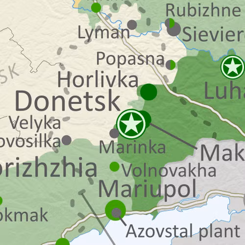Nhưng ở Marinka, mặc dù chỉ cách “thủ đô” Donetsk của nước cộng hòa tự xưng Donetsk (DPR) có 20 km, nhưng Lữ đoàn bộ binh cơ giới 54 của Quân đội Ukraine, đã trấn giữ được gần sáu tháng và vẫn kiểm soát được một nửa các vị trí chính. 