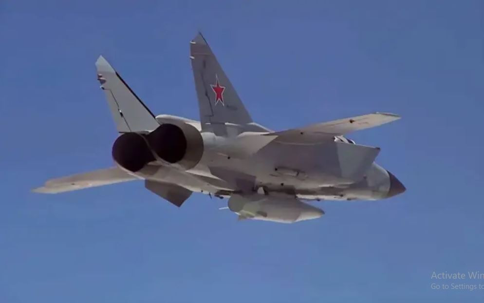 Tuy nhiên, đòn tập kích này một lần nữa nhấn mạnh tầm quan trọng của vũ khí siêu thanh trong chiến tranh hiện đại. Việc sở hữu những vũ khí như vậy, đồng nghĩa với việc có khả năng tấn công và xuyên phá mạnh mẽ hơn trên chiến trường. (Nguồn ảnh: Moscow Komsomolets, Ukrinform, CNN).