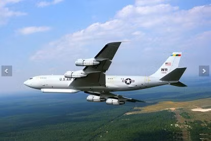 Máy bay E-8C có thể theo dõi phương tiện cơ giới dưới mặt đất và máy bay, thu thập hình ảnh, chuyển tiếp hình ảnh chiến thuật từ các sĩ quan chỉ huy ở mặt đất và trên không; ngoài ra còn được sử dụng để hỗ trợ cho các cuộc tấn công bằng tên lửa hành trình.