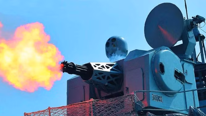 Khi phương tiện phóng được tên lửa hành trình đến tàu sân bay rồi, nhưng không phải tên lửa phóng đi là trúng mục tiêu ngay; mà lúc này tên lửa hành trình sẽ gặp sự đánh chặn liên tiếp của các loại vũ khí, phương tiện gây nhiễu điện tử, từ nhiều lớp bảo vệ.