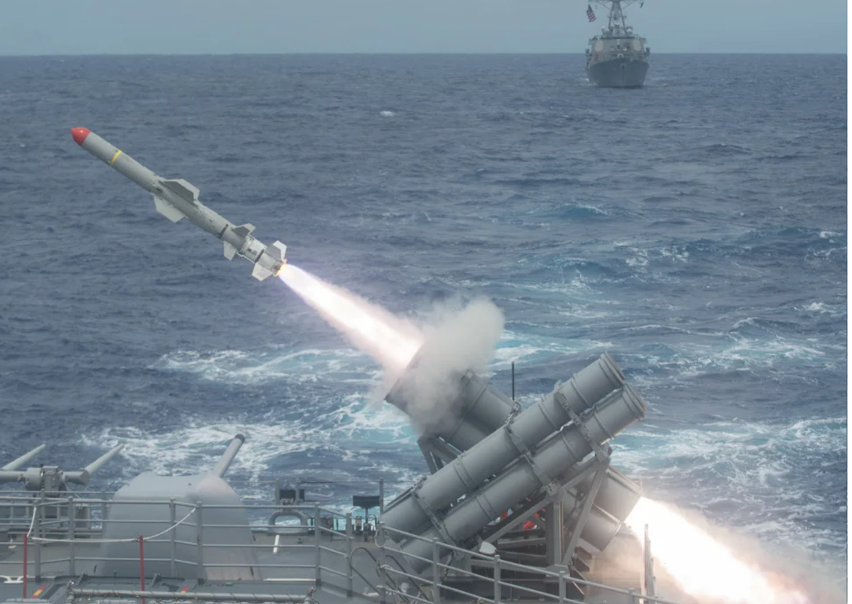 Thứ hai là khả năng sống sót mạnh hơn. Tên lửa hành trình chống hạm để tấn công tàu sân bay nói chung cần được phóng đi từ các bệ phóng từ trên không hoặc trên biển, như máy bay chiến đấu hoặc tàu chiến, tàu ngầm… 