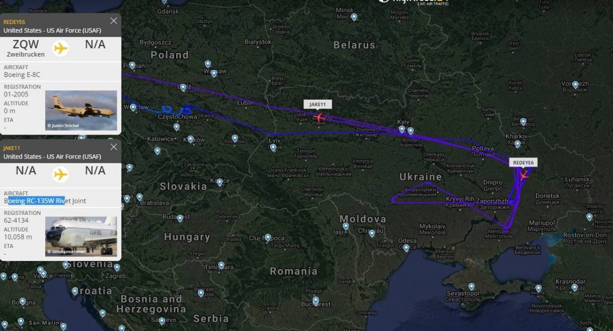 Trong những hình ảnh được công khai, người xem có thể thấy đường bay của chiếc E-8 rất dài. Theo phân tích của các chuyên gia, điều đặc biệt là lộ trình bay của chiếc E-8, diễn ra dọc theo các vị trí các doanh trại dã chiến của Nga ở biên giới với Ukraine.