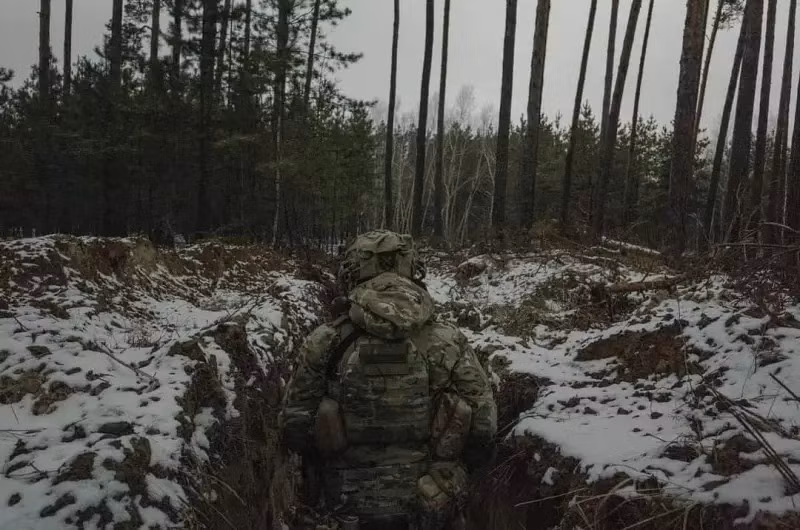 Các kênh quân sự như Rybar, Two Majors cho rằng, RFAF đã có những bước tiến đáng kể ở khu vực Kursk “chỉ sau một đêm”, buộc AFU phải rút khỏi một số khu vực đông dân cư và lùi gần hơn đến biên giới của họ. 