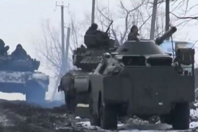 Trong khi đó về phía Quân đội Ukraine, họ đã bí mật chuyển xe bọc thép, vũ khí và đạn dược đến lãnh thổ do DPR kiểm soát.