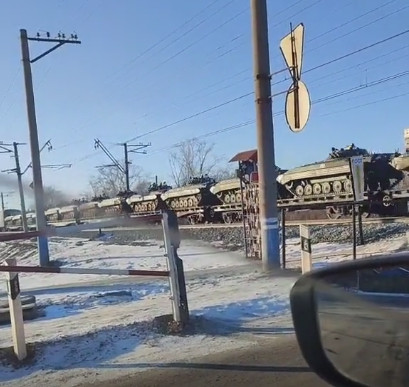 Với số liệu được truyền thông phương Tây công bố trước đây, hiện có khoảng 175 nghìn quân nhân Nga đã có mặt tại biên giới Ukraine; nhưng hiện nay con số này có thể đã là khoảng 200 nghìn quân và hàng nghìn đơn vị thiết bị quân sự.