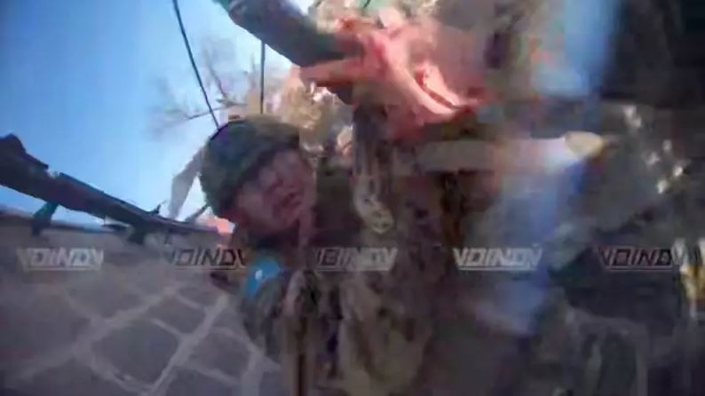 Đối với những người lính Ukraine, thật đáng tiếc khi anh ta trong thế chủ động, nhưng đã biến thành thế bị động và không thể chống trả được khi bị lính Nga cận chiến. Hành động người lính Nga nhanh chóng thoát ra ngoài, đóng cửa để tránh sát thương từ quả lựu đạn, mà người lính Ukraine ném vào trong nhà; điều này cho thấy người lính Nga được huấn luyện hết sức bài bản.