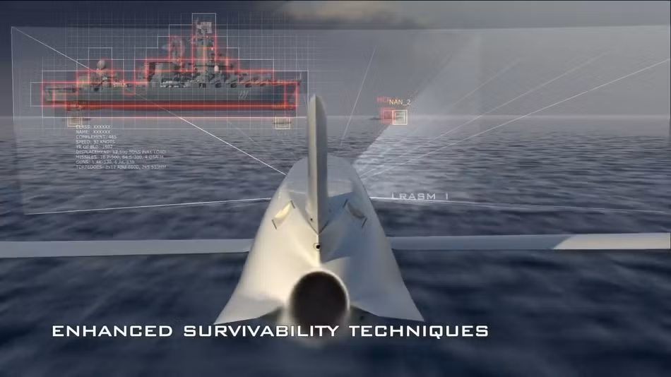 B-1B hiện cũng thường xuyên thực hành sử dụng tên lửa LRASM chống lại các mục tiêu trên biển. Trong cuộc hành quân ngày 19/10 vừa qua, hai máy bay ném bom B-1B đã bay qua vùng trời quốc tế trên Biển Đen trước khi quay trở lại căn cứ Fairford.