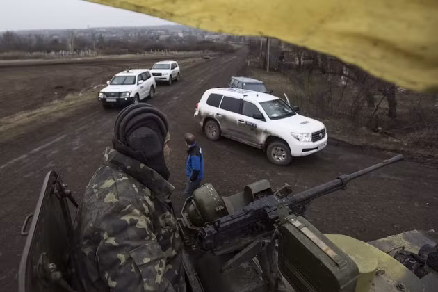 Theo người đứng đầu lực lượng dân quân DPR cho biết, Phái đoàn giám sát đặc biệt của OSCE, tham gia xác minh sự thật về các vi phạm thỏa thuận Minsk ở Donbass, đã đồng lõa với các hành động của Quân đội Ukraine. 