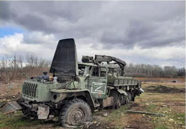 Tuy nhiên, các cuộc tấn công theo chiến thuật gọng kìm này phần lớn đã thất bại. Quân Nga bị quân đội Ukraine chặn từ phía trước và nhiều cuộc phục kích khác nhau trên tuyến hậu cần từ phía sau.