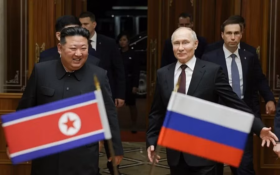 Tướng Gerasimov, đã báo cáo điều này với Tổng thống Putin: “Theo Hiệp ước Đối tác Chiến lược giữa hai nước, quân đội Triều Tiên đã hỗ trợ đáng kể trong việc đánh bại quân Ukraine vượt biên giới”. Tướng Gerasimov cũng cho biết thêm, quân đội Triều Tiên khi thực hiện nhiệm vụ chiến đấu với quân Nga, đã thể hiện tính chuyên nghiệp cao, cũng như sự kiên cường, lòng dũng cảm và chủ nghĩa anh hùng.