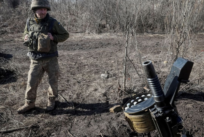 Nhưng cả phương Tây và Nga đều thừa nhận rằng, lực lượng dân quân ly khai Donbass, được trang bị chủ yếu bằng vũ khí hạng nhẹ, bao gồm súng trường tấn công, súng phóng lựu, mìn và tên lửa chống tăng.