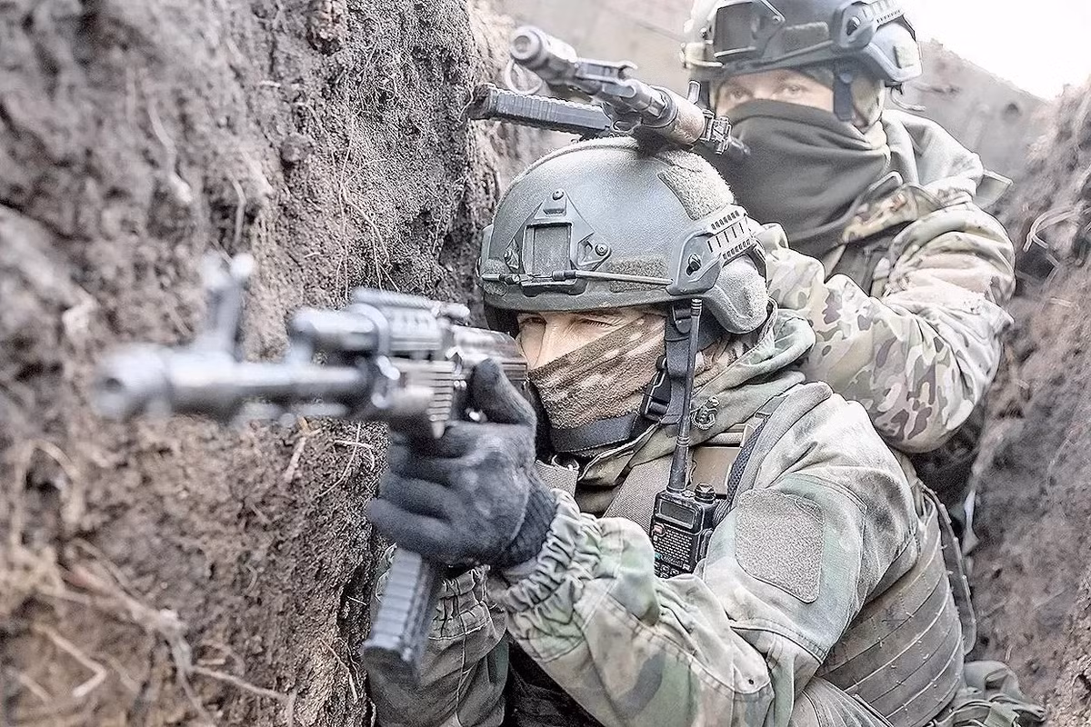 Ở phía bên kia chiến trường, Tổng thống Zelensky lần đầu tiên thừa nhận vào ngày 7/4 rằng, AFU đang tiến hành các hoạt động ở khu vực Belgorod của Nga, nhằm mục đích tạo ra một chiến trường thứ hai và kéo dãn đội hình của RFAF. Nhưng xét theo phản ứng lạnh lùng của Điện Kremlin, phía Nga rõ ràng rất tự tin về điều này và thậm chí không cần phải nói thêm.