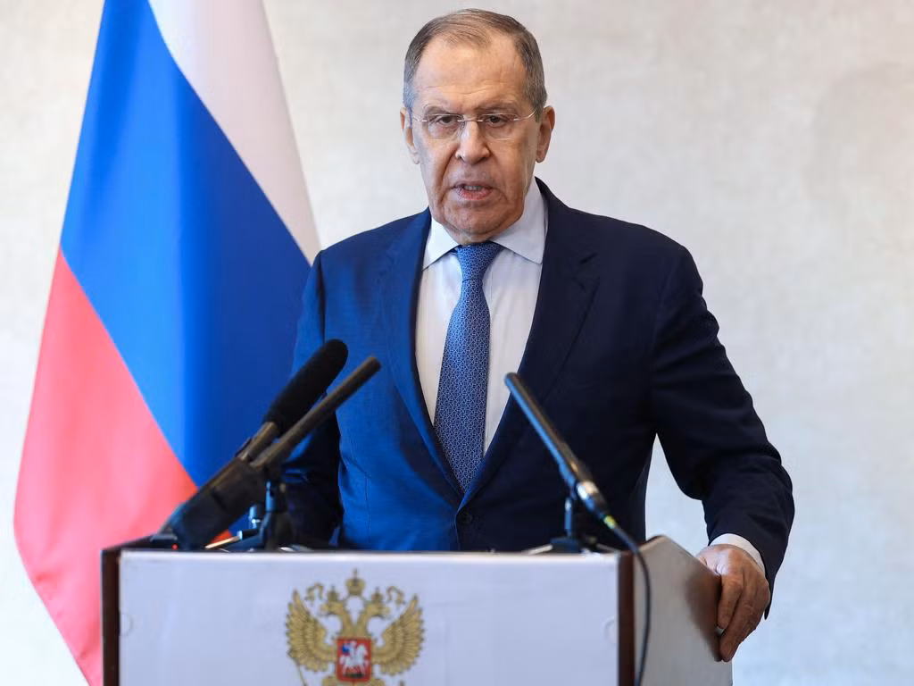 Ngoai truong Lavrov: Phuong Tay dang “dua voi lua” khi cap F-16 cho Ukraine