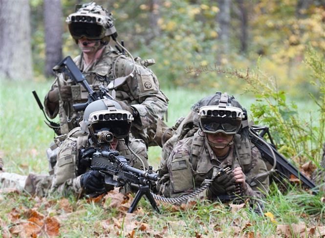 Còn Bộ trưởng Quốc phòng Anh Ben Wallace cho biết, trong một tuyên bố ngày 16/2 rằng, ông sẽ làm việc với các đồng minh NATO để tăng cường khả năng phòng thủ của châu Âu và tăng gấp đôi việc triển khai quân sự của NATO ở Estonia.