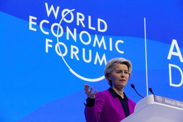 Không chỉ Ukraine, Liên minh châu Âu cũng kêu gọi Mỹ tiếp tục hỗ trợ Ukraine càng sớm càng tốt. Tại Diễn đàn Davos, Chủ tịch Ủy ban châu Âu, bà Ursula von der Leyen tuyên bố trong bài phát biểu rằng, nếu phương Tây muốn Ukraine giành chiến thắng trong cuộc chiến này, họ phải tiếp tục hỗ trợ Ukraine.