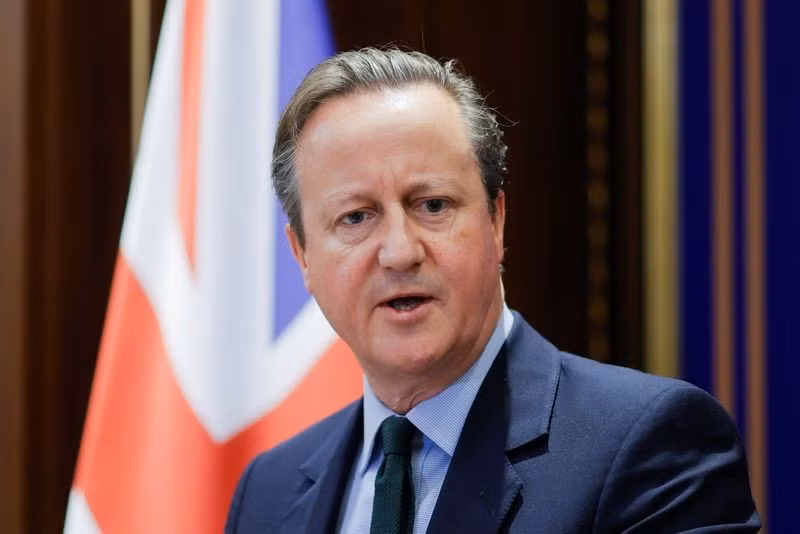 Trước đó, Ngoại trưởng Anh David Cameron cũng nhấn mạnh điểm này khi cho rằng: Mỹ chỉ chi 10% ngân sách quốc phòng, sẽ giúp Ukraine tiêu diệt 50% Quân đội Nga mà không để mất một lính Mỹ nào. "Đây là một kết quả đáng kinh ngạc".