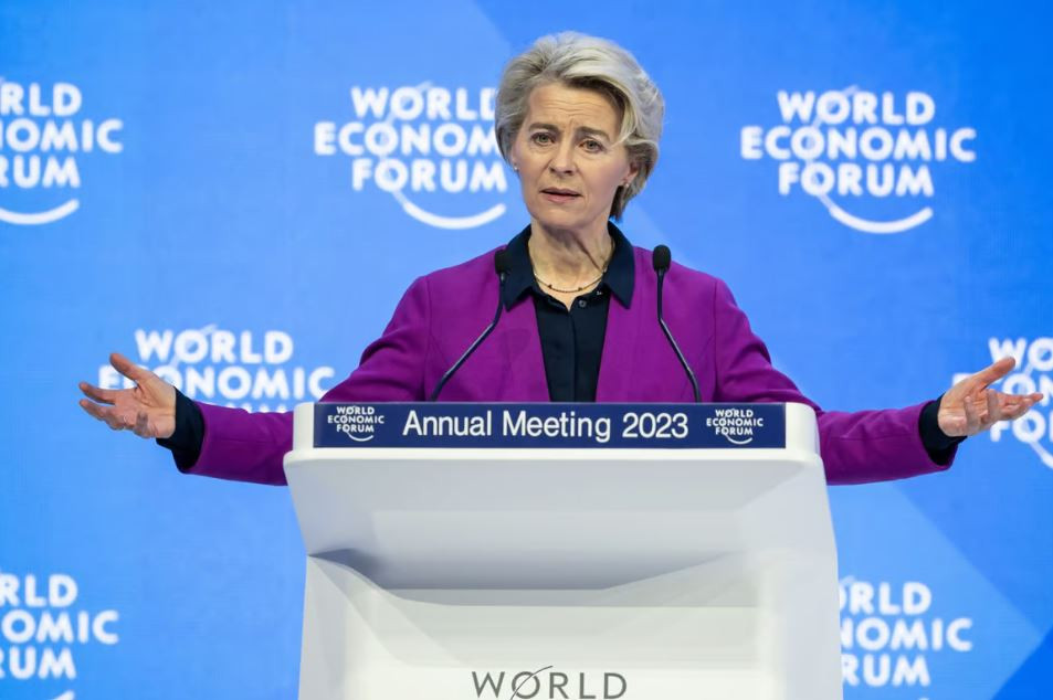 "Ukraine có thể giành chiến thắng trong cuộc chiến này, nhưng chúng ta phải tiếp tục xây dựng sức đề kháng của họ và người Ukraine cần nguồn tài chính có thể dự đoán được vào năm 2024 và hơn thế nữa", bà Leyen nhấn mạnh.