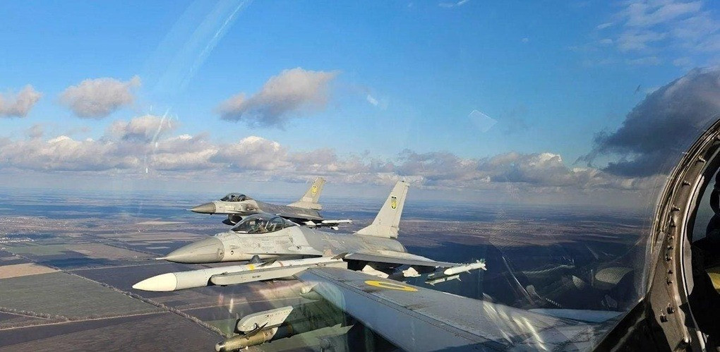 Theo một số chuyên gia, việc phi công F-16 bắn nhầm chiếc Su-27 là điều cực kỳ khó tin; mà nếu đúng như vậy, thì phi công lái F-16 của Ukraine có trình độ chuyên môn rất kém, khi không thể phân biệt được chiến đấu cơ Su-27 và UAV tự sát Geran-2 trong không chiến.