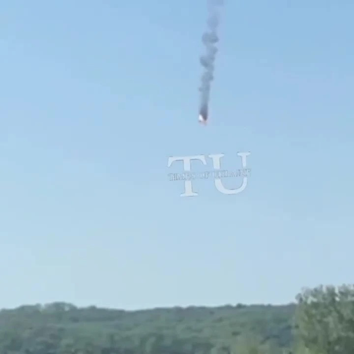 Còn theo hãng tin nhà nước Ukraine Ukrinform, dẫn nguồn tin chính thức của Bộ Quốc phòng Ukraine cho biết, chiếc chiến đấu cơ Su-27 đã tham gia đẩy lùi cuộc tấn công bằng UAV tự sát tầm xa của Nga. Trong khi làm nhiệm vụ, “không rõ vì lý do gì”, chiếc Su-27 đã bị rơi; hiện cuộc điều tra máy bay rơi đang được tiếp tục.
