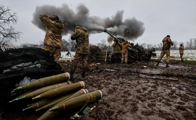 Bài phát biểu của tướng Zaluzhny đã gây ra những tranh cãi ở Mỹ. Một số nhà lập pháp Đảng Cộng hòa đã đặt câu hỏi về sự cần thiết phải tiếp tục cung cấp viện trợ tài chính quy mô lớn cho Ukraine? Tuy nhiên, đảng Dân chủ nhấn mạnh rằng, Ukraine cần tiếp tục có sự hỗ trợ của Mỹ để giành lại lãnh thổ từ Nga.