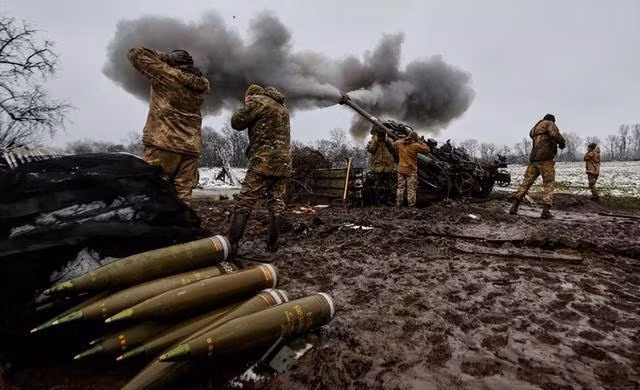 Bài phát biểu của tướng Zaluzhny đã gây ra những tranh cãi ở Mỹ. Một số nhà lập pháp Đảng Cộng hòa đã đặt câu hỏi về sự cần thiết phải tiếp tục cung cấp viện trợ tài chính quy mô lớn cho Ukraine? Tuy nhiên, đảng Dân chủ nhấn mạnh rằng, Ukraine cần tiếp tục có sự hỗ trợ của Mỹ để giành lại lãnh thổ từ Nga.