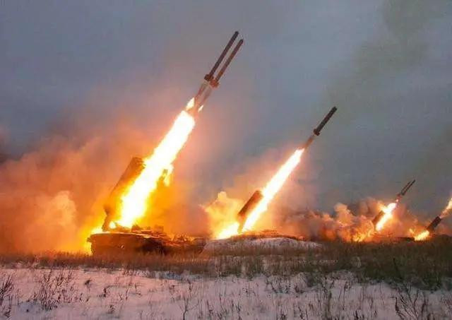 Theo thông tin từ ông Antski Veserge, người đứng đầu Trung tâm Tình báo Lực lượng Phòng vệ Estonia, lực lượng tấn công của Nga đã chiếm thế chủ động chiến thuật theo hướng Kupyansk và Krasnolimansky; còn quân đội Ukraine chuyển hoàn toàn sang trạng thái phòng thủ.