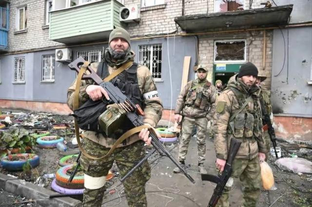 Phân tích nguyên nhân khiến Ukraine rơi vào bế tắc, tướng Zaluzhny cho rằng, điều kiện kỹ thuật của cả hai bên đều đang gặp khó khăn. Ông tin rằng chiến thuật và các kế hoạch chiến đấu do NATO cung cấp không hiệu quả trong tình hình hiện tại và không thể định hướng sự tiến bộ của quân đội Ukraine.