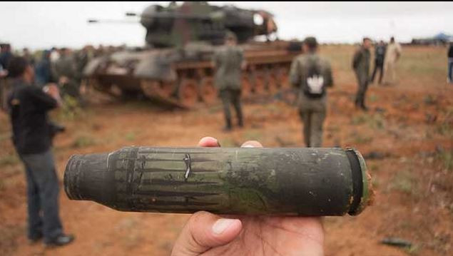 Vào giữa năm, những khẩu pháo tự hành Gepard được đưa đến Ukraine nhưng không có đạn, vì vậy Quân đội Ukraine có pháo nhưng không bắn được. Lý do là loại đạn 35mm dùng cho loạt pháo này trong kho của Đức đã hết và Berlin buộc phải tìm kiếm các nhà cung cấp khác.