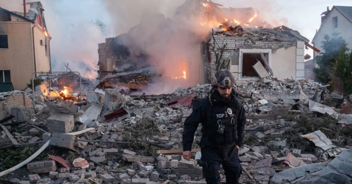 Tuy nhiên đây cũng sẽ là cơ hội cho quân Nga khi Ukraine tập trung lực lượng tại đây. Thay vì đem bộ binh tấn công vào làng Bilyi Kolodyaz', Quân đội Nga sẽ tung đòn hỏa lực khốc liệt vào khu vực này, điều này sẽ dẫn đến thương vong rất cao cho Quân đội Ukraine. (Nguồn ảnh: Sohu, Kyiv Independent, CNN, Sputnik).