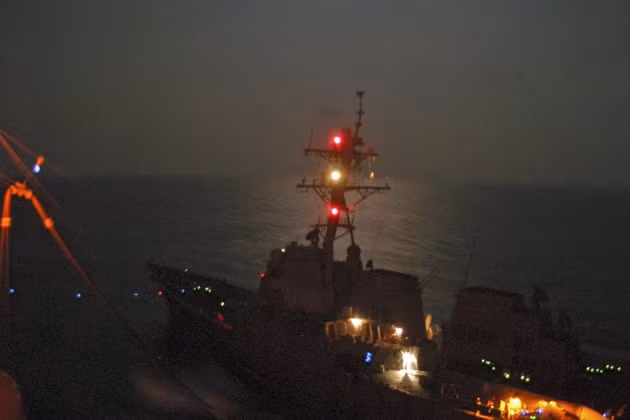 Thông tin về vấn đề này đã được Tổng cục An ninh liên bang Nga (FSB) công bố, các nỗ lực liên lạc với thủy thủ đoàn của chiếc tàu chiến Donbass đều không thành công; người chỉ huy con tàu phớt lờ yêu cầu của quân đội Nga và tiếp tục di chuyển.