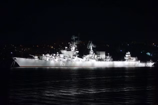 Trong khi đó quan hệ giữa Ukraine và Nga tiếp tục căng thẳng, vào khoảng 22 đêm qua (theo giờ Moscow), tàu kiểm soát Donbass của Hải quân Ukraine, đã xâm phạm lãnh hải của Liên bang Nga ở eo biển Kerch.