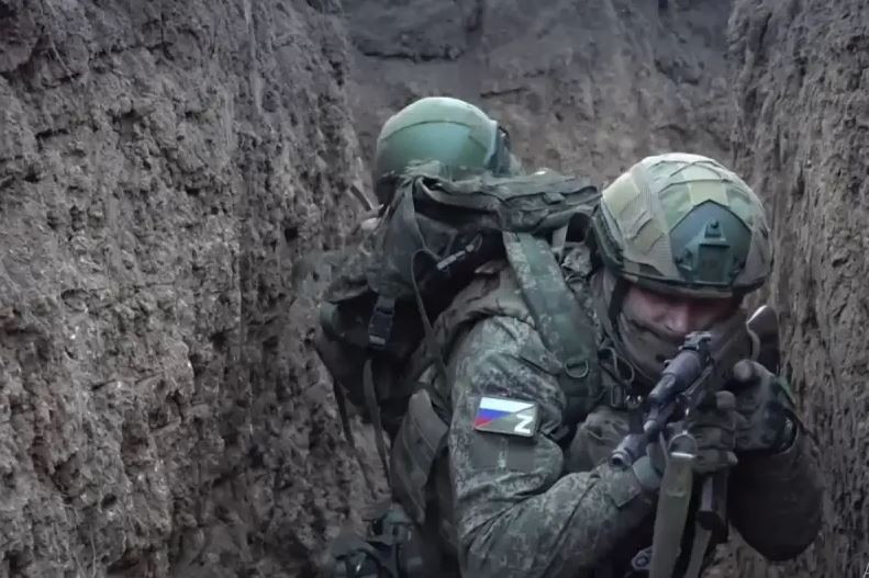 Có thông tin cho rằng, quân Ukraine tại đây đang tan rã. Các nhà phân tích quân sự Ukraine thừa nhận: "Tại Chasov Yar, quân đội Nga cuối cùng đã chiếm được quận Novy và tiến sâu 2,7 km đến quận Zhytomir và khu vực nhà máy vật liệu chịu lửa". 