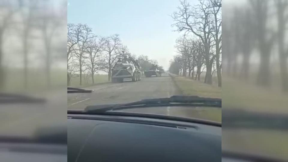 Mặt khác thành phố Kherson có thể trở thành một thành trì và hậu phương đáng tin cậy để tiến hành một chiến dịch quân sự ở hướng ven biển và về phía Zaporizhzhia; chuyên gia quân sự Prokaev tin tưởng.