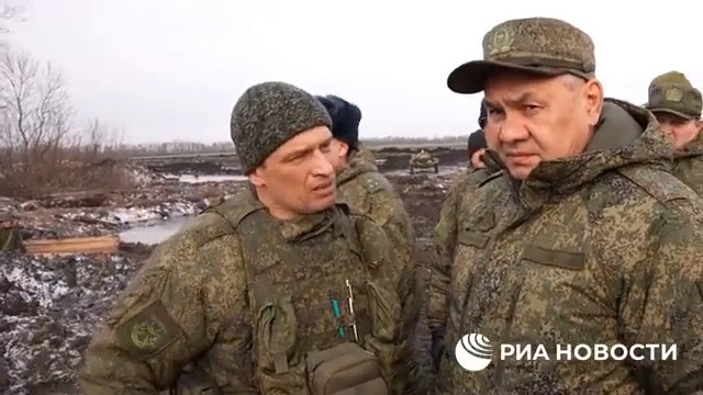 Có thông tin cho rằng sau khi xung đột Nga-Ukraine nổ ra, tướng Gerasimov đã nhiều lần đến Ukraine để thị sát bộ đội chiến đấu ở tiền tuyến. Nhưng phải đến ngày 11/1 vừa qua, ông mới chính thức tiếp quản và trực tiếp chỉ huy chiến đấu. 