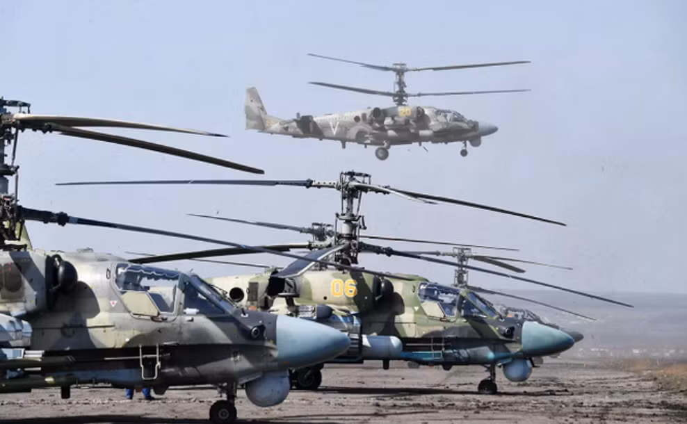 Khi mở đầu chiến dịch quân sự đặc biệt, Quân đội Nga tổ chức các chiến dịch tấn công đường không quy mô lớn vào Kiev nhưng không thành công, khiến quân Nga bị quân Ukraine bao vây lại; giữa hai bên nổ ra những cuộc giao tranh quyết liệt.