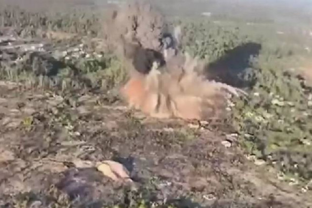 Trước đó, một số phương tiện truyền thông phương Tây cũng thu hút sự chú ý đến việc sử dụng “chiến thuật bất thường” của quân Nga, khi tiến hành đào đường hầm bên dưới các công sự của Ukraine, sau đó đặt chất nổ hoặc bất ngờ xuất hiện đánh chiếm các công sự, ụ súng, lô cốt. 