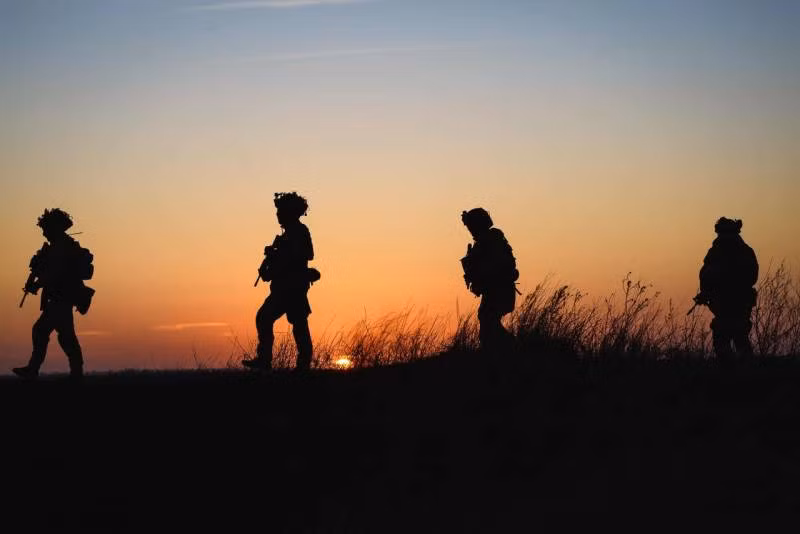 Thay vào đó, nguồn cung cấp được chuyển vào Avdeevka phải tổ chức vào ban đêm và có khi là bằng vận tải bộ. Điều nghiêm trọng hơn nữa là việc Nga chiếm được Stepovo, là bước quan trọng để quân Nga thu hẹp vòng vây.