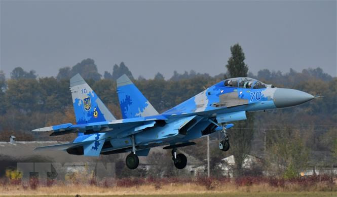 Sau khi Chiến tranh Lạnh kết thúc, Mỹ đã tiếp tục cái gọi là chương trình nghiên cứu vũ khí và khí tài từ Liên Xô và các đối thủ của Mỹ (nhất là Nga, Trung Quốc, Iran và Triều Tiên). Ukraine là nguồn cung cấp các loại vũ khí của Liên Xô nhiều nhất cho phương Tây, kể cả chiến đấu cơ Su-27 và hệ thống phòng không S-300.