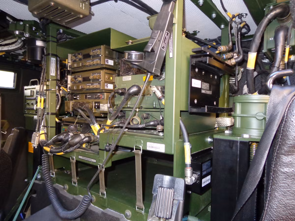 Gần như chắc chắn rằng, Mỹ cũng đã nhận được một số vũ khí của Nga, bị Ukraine thu giữ trong cuộc chiến đang diễn ra, để đổi lấy việc cung cấp viện trợ quân sự trị giá hàng tỷ USD cho Ukraine; đồng thời những bí mật quân sự của Nga, sẽ bị người Mỹ nắm được. 