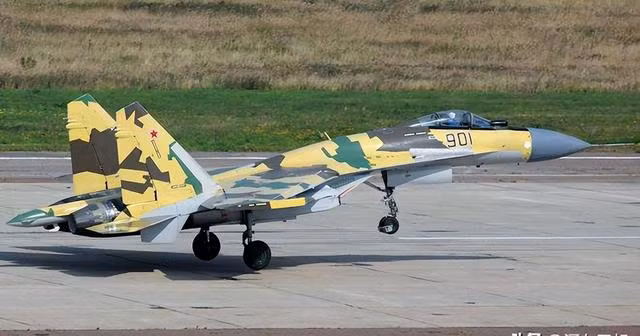 Iran bán 6.000 UAV cho Nga và Nga có khả năng sẽ cung cấp cho Iran các máy bay chiến đấu Su-35. Truyền thông quân sự Bulgaria đã tiết lộ thông tin này và cho biết, các phi công Iran đã được đào tạo lái Su-35. Các nguồn tin Mỹ cũng đã xác nhận thông tin này nhưng không tiết lộ quốc tịch của phi công, mà chỉ nói rằng "phi công đến từ một quốc gia Trung Đông".