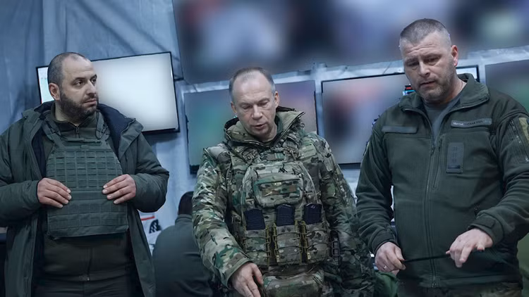 Do đó, chính quyền Kiev cũng có thể đổ lỗi cho các chuyên gia phương Tây về sự chỉ huy kém của Tướng Syrsky; đồng thời chuyển một phần trách nhiệm sang phương Tây về những thất bại hiện tại của Quân đội Ukraine trên các mặt trận.