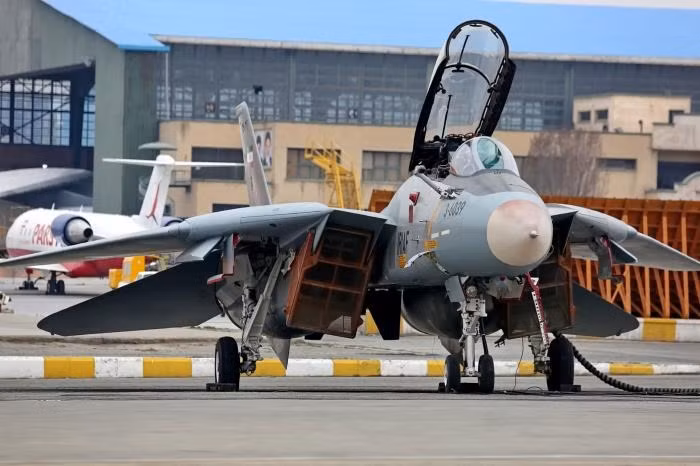 Trong những thập kỷ sau chiến tranh, máy bay F-14 của Iran vẫn tiếp tục hoạt động sẵn sàng chiến đấu, minh chứng cho quyết tâm của quốc gia này trong việc duy trì số vũ khí phương Tây, bất chấp sự cô lập của quốc tế. Các kỹ sư Iran tiếp tục phát triển các giải pháp nội địa, để duy trì hoạt động của F-14A.