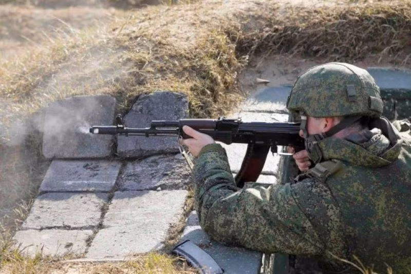 Quân đội Ukraine đã tăng cường quân số ồ ạt theo hướng Dvorichna ở sườn phía bắc và dường như đang chuẩn bị mở một cuộc tấn công qua sông Oski từ phía bắc của phần nhô ra ở khu vực do Nga kiểm soát, để tấn công vào sườn phía nam.