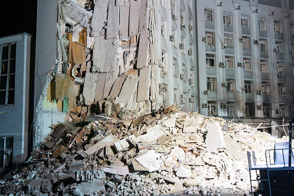 Thật trùng hợp, sau vụ tấn công, Thị trưởng Dnepropetrovsk Filatov cho biết, tòa nhà của chi nhánh địa phương Dnipropetrovsk của Cơ quan An ninh Ukraine bị tấn công đã bị “bỏ hoang từ lâu” và bên trong trống rỗng, nên không có thương vong. 