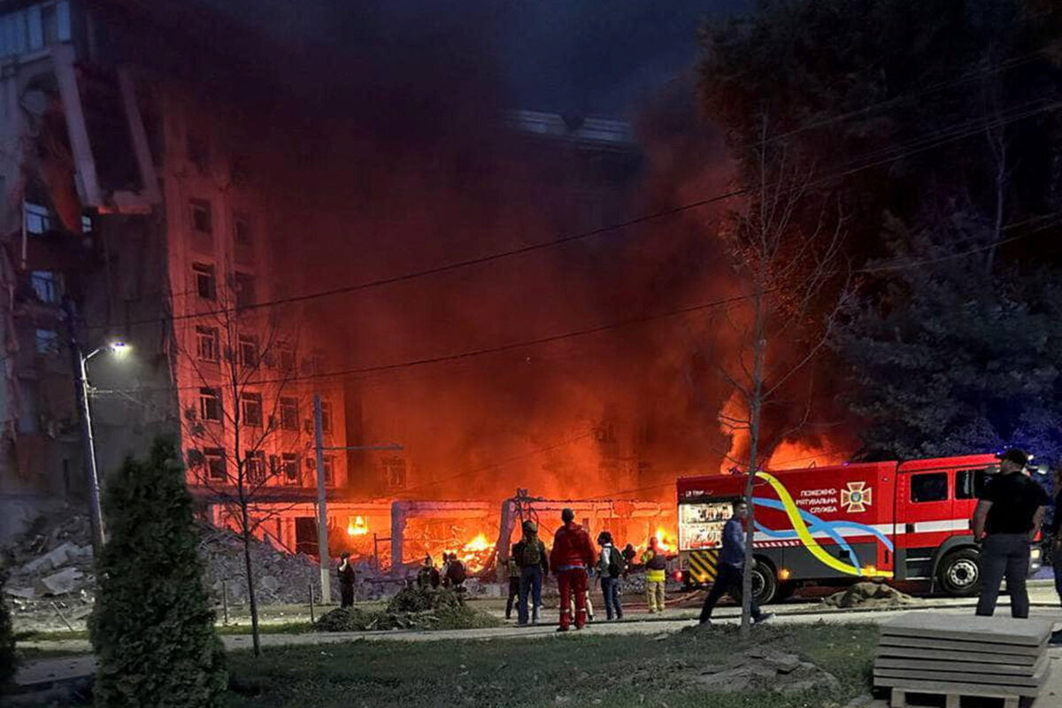 Theo truyền thông nước ngoài đưa tin, tòa nhà Cơ quan An ninh Ukraine thực chất là cơ quan giám sát do Cơ quan Tình báo Quân đội Anh và Bộ Quốc phòng ở Ukraine triển khai. Mục tiêu giám sát của nó chủ yếu là khu vực phía Tây nước Nga và các khu vực do Nga kiểm soát ở Ukraine. 