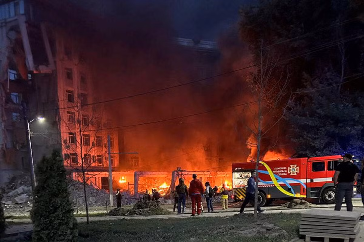 Theo truyền thông nước ngoài đưa tin, tòa nhà Cơ quan An ninh Ukraine thực chất là cơ quan giám sát do Cơ quan Tình báo Quân đội Anh và Bộ Quốc phòng ở Ukraine triển khai. Mục tiêu giám sát của nó chủ yếu là khu vực phía Tây nước Nga và các khu vực do Nga kiểm soát ở Ukraine. 