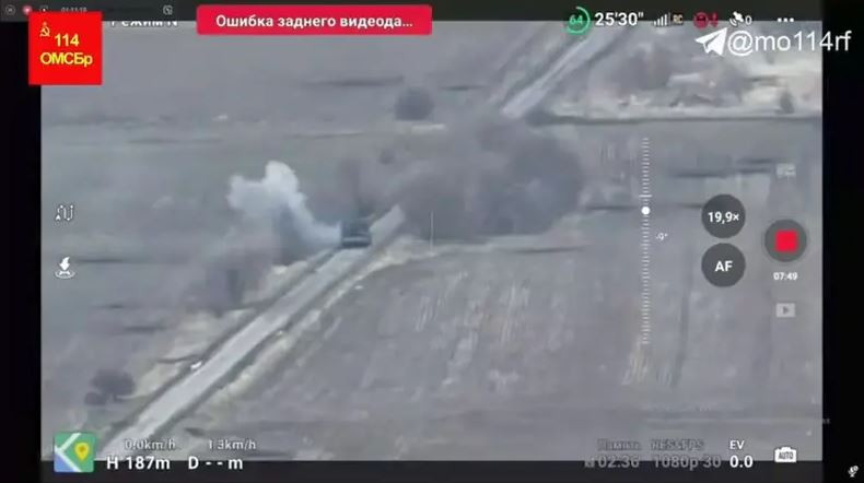 Có thể chỉ huy RFAF trên hướng này đã thực hiện một loại động tác chiến thuật, bất ngờ “xuyên thủng” tuyến phòng ngự của đối phương, nhằm chuyển hướng lực lượng của mình khỏi các khu vực khác. Chiến thuật phá vỡ tuyến phòng ngự, cũng như vòng vây của đối phương, từ lâu đã được RFAF sử dụng thành công trong các hoạt động tấn công. (Nguồn ảnh: Topwar, Rybar, Liveuamap, Ukrinform).